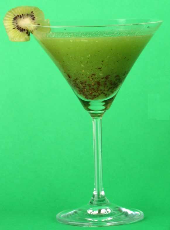 Коктейль зеленая миля. Зеленый коктейль. Зеленая Фея коктейль. Неоно зеленый коктель. Зеленый коктейль алкогольный.