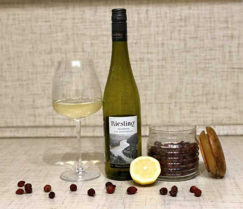 Немецкое вино из винограда рислинг (riesling)