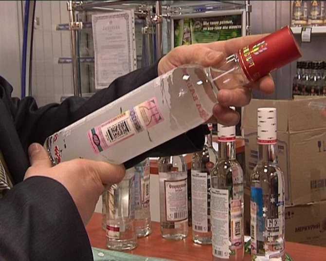 Как проверить подлинность алкоголя и чем опасна паленая водка