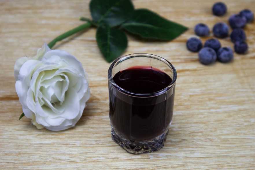 Вино из жимолости: рецепты приготовления в домашних условиях
