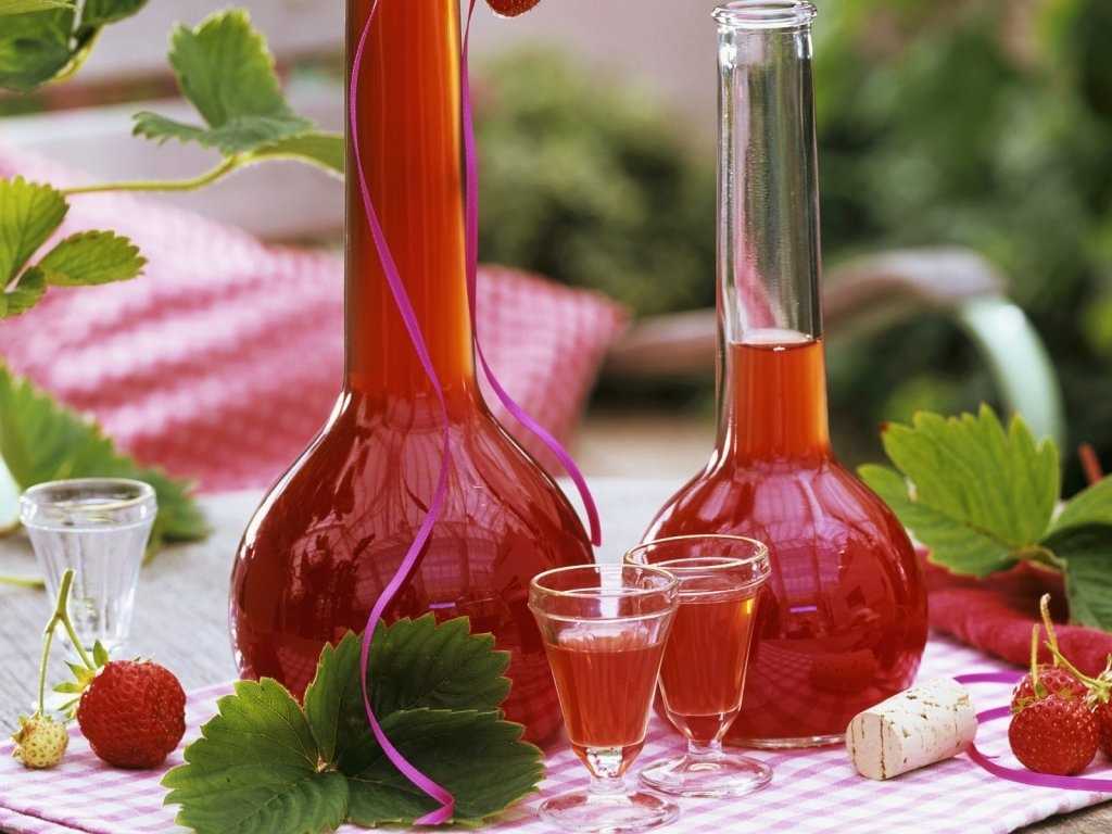 Наливка из клубники – 7 рецептов приготовления в домашних условиях на водке, спирту, самогоне