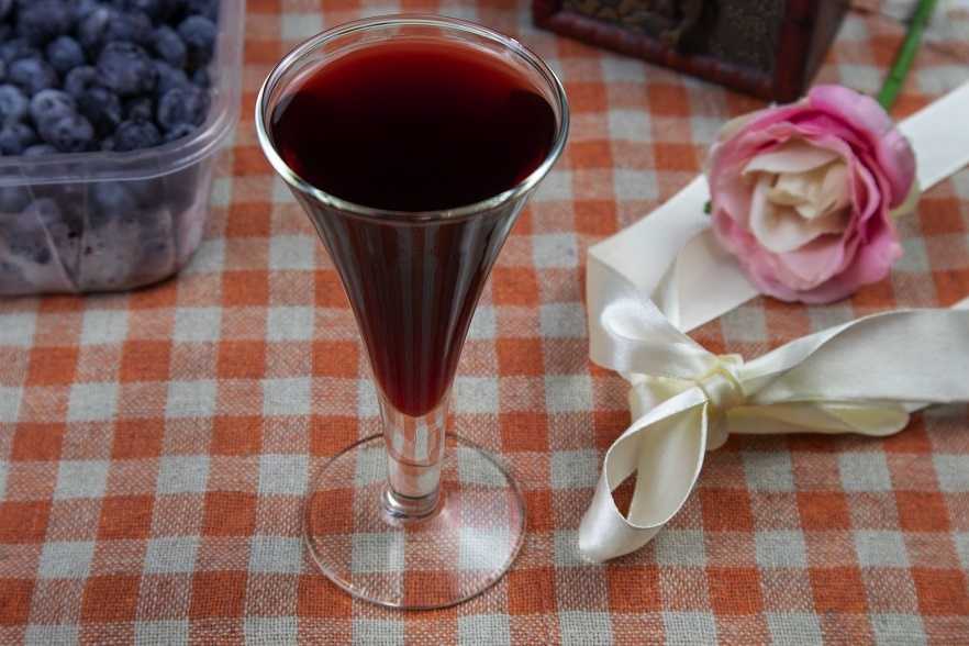 Вино из жимолости, настойку, домашнюю наливку как сделать: рецепт