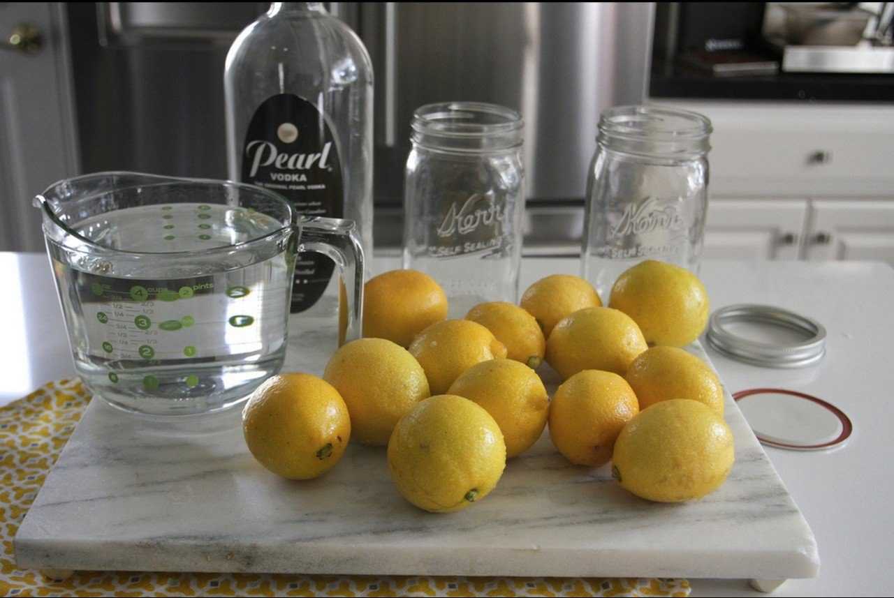 Настойка лимона на воде. Шнапс лимонный.