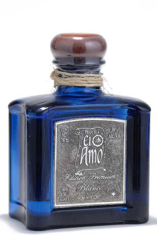 Синяя текила. Текила Эль АМО. Текила el amo Anejo Premium. Эль АМО Бланко. Текила Аньехо голубая бутылка.