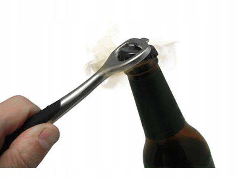 Как открыть бутылку пива без открывашки