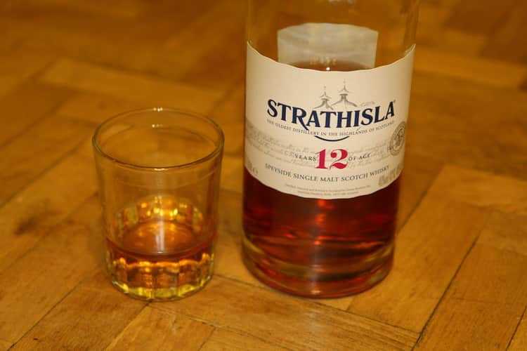 Как пить скотч виски. Виски Strathisla. Виски Стратайла 12 лет. Дымный виски марки. Дымный виски.