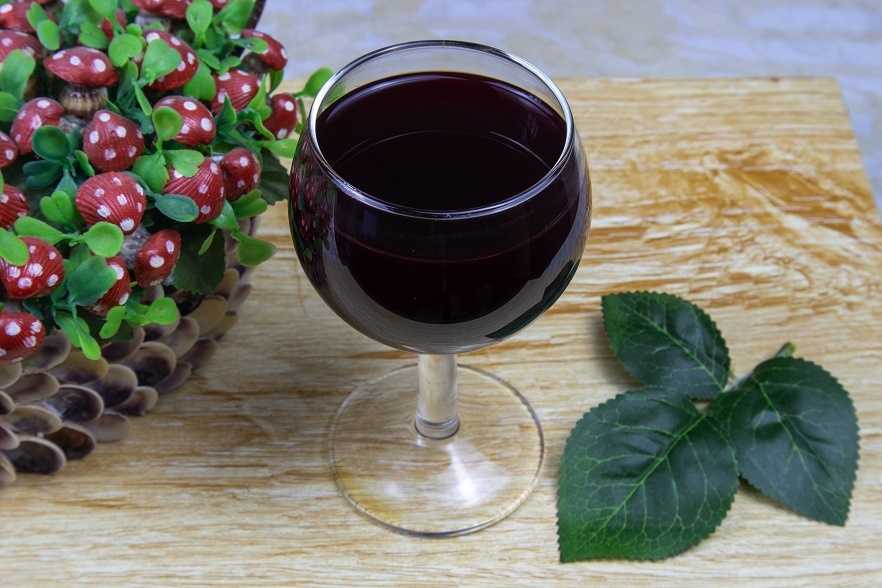 Вино из жимолости в домашних условиях: простые рецепты, особенности приготовления